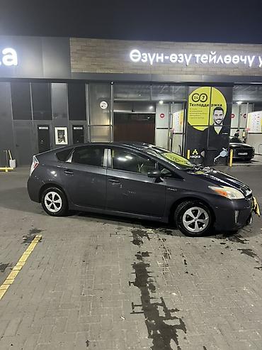 team terzo: Toyota Prius: 2013 г., 1.8 л, Гибрид, Хэтчбэк — 2