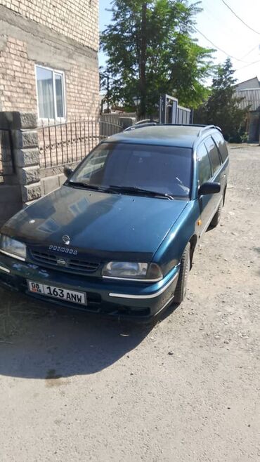 авто с армянскими номерами: Nissan Primera универсал (P10), темно-зелёный цвет. Характеристики и