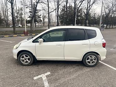 Honda: Honda Fit: 2005 г., 1.3 л, Вариатор, Бензин, Седан — 5