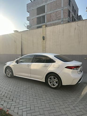 королла 2015: Toyota Corolla: 2023 г., 1.8 л, Автомат, Гибрид, Седан — 4
