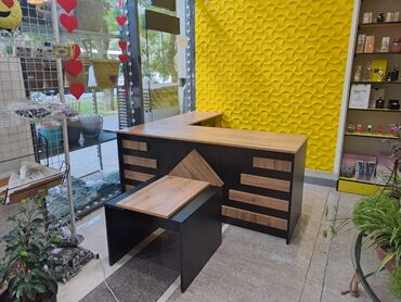 Sifarişlə müdir masaları: Siyirməli, Parlaq laminat, Digər xammal istehsal ölkəsi, Zəmanətsiz, Kredit yoxdur, Pulsuz quraşdırılma, Ünvandan götürmə, Ödənişli çatdırılma