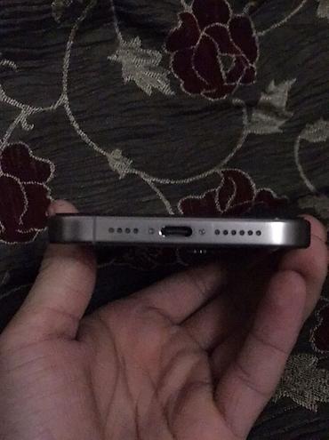 Apple iPhone: IPhone 15 Pro Max, Б/у, 256 ГБ, Серебристый, Кабель, Чехол, 87 % — 5