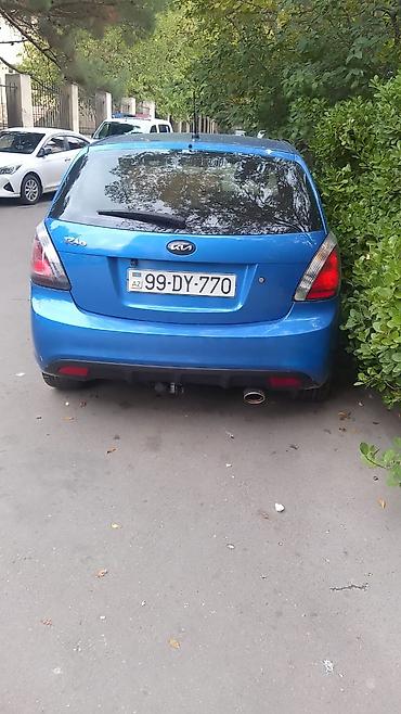 011 ucuz: Kia Rio hetçbek, mavi rəngdə. Avtomobilin кузов tipi 5 qapılı — 2