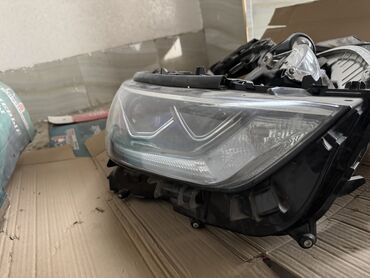 дополнительное освещение на авто: Комплект передних фар Toyota 2020 г., Б/у, Оригинал