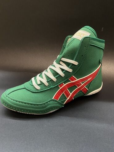 Другое для спорта и отдыха: Борцовки Asics белого цвета с зелеными и золотыми вставками. Высокий — 5