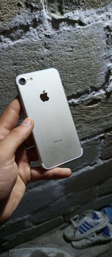 Apple iPhone: IPhone 7, 32 GB, Barmaq izi