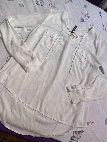 h m košulje ženske: Bela košulja, udobna, prijatna za nošenje, nosiva, dobro očuvana