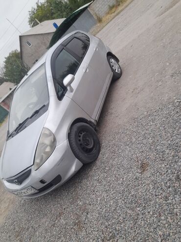 Honda: Honda Fit: 2002 г., 1.3 л, Вариатор, Бензин, Седан