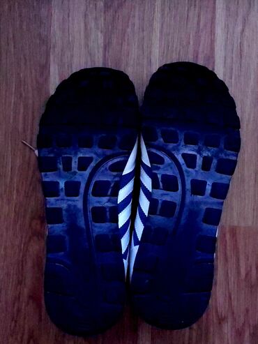 Krasofkalar və idman ayaqqabıları: Yelen krassovkası. Teze kimidir. 42 razmerdir. Baha alınıb 9 manat -da lalafo.az — 13 Krasofkalar və idman ayaqqabıları: Yelen krassovkası. Teze kimidir. 42 razmerdir. Baha alınıb 9 manat — 13