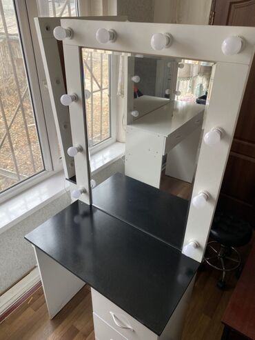 шкаф кухинный: Туалетный столик, С зеркалом, цвет - Белый, ЛДСП