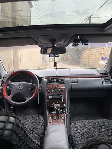 e300 mercedes: Mercedes-Benz E-Class: 2.2 l | 2001 il Sedan — 5
