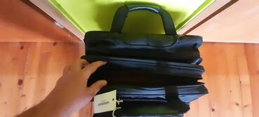 Putni koferi i torbe: Odlicna Targus torba za putovanje avionom, ima dosta pregrada, pa moze — 6