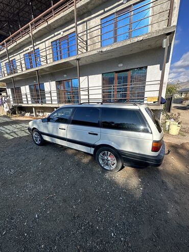 купить машину в караколе: Volkswagen Passat: 1991 г., 1.8 л, Механика, Бензин, Универсал