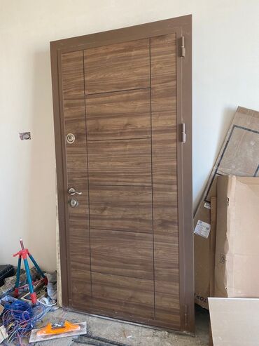 qapi boyasi: Giriş/Qapısi