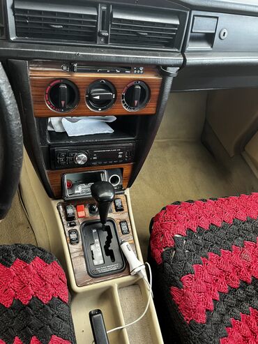 Mercedes-Benz: Mercedes-Benz 190: 2 l | 1991 il Sedan — 27