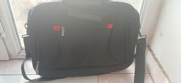 sinə çantası: Idman çantası ve notebook çantası birlikde satılır