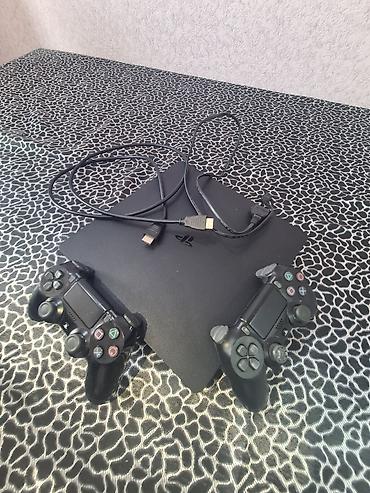 PS4 (Sony Playstation 4): PlayStation 4 Slim konsolu dəsti Xüsusiyyətlər: - Model: PS4 Slim — 4