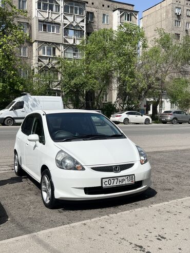 фит жазз: Honda Fit: 2005 г., 1.3 л, Автомат, Бензин, Седан