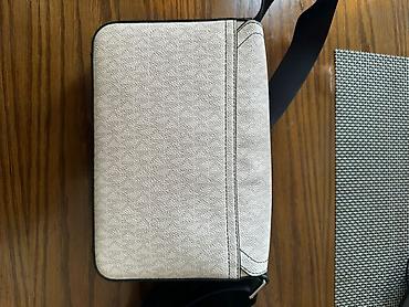 samsung galaxy tab s4: Барсетка Michael Kors через плечо. Торг есть!!! - Компактный формат с — 4
