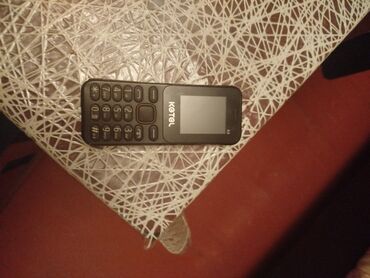 сотовый телефон fly ezzy 5: Kiçik ölçülü, qara rəngli Kötel markalı düyməli telefon. Zəng etmək və