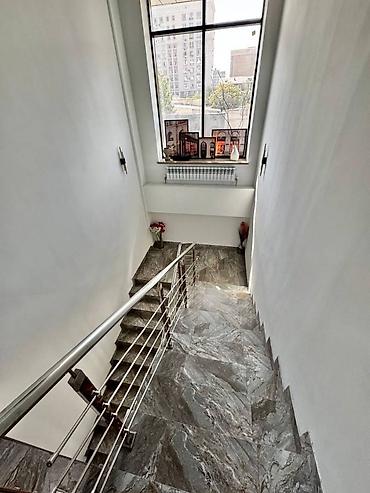 купить офис: Магазин, В бизнес центре, 371 м² Действующий, Частично с оборудованием, С ремонтом, Water сommunications, Sewerage сommunications, Heating сommunications, 1 линия — 8