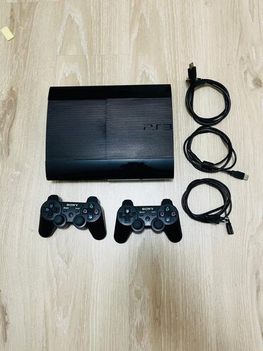 PS3 (Sony PlayStation 3): Playstation 3 Superslim 750 GB yaddaş ideal vəziyyətdə.Plombu