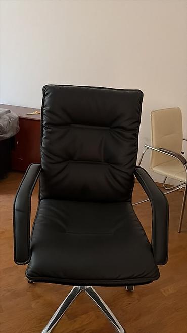 game kreslo: Ofis kreslosu – qara rəng, yumşaq yastıqlı oturacaq və bel dəstəyi - — 2