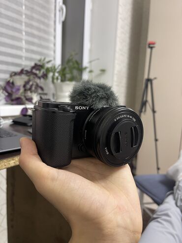 Видеокамеры: Цифровая фотокамера Sony ZV-E10 Kit 16-50mm