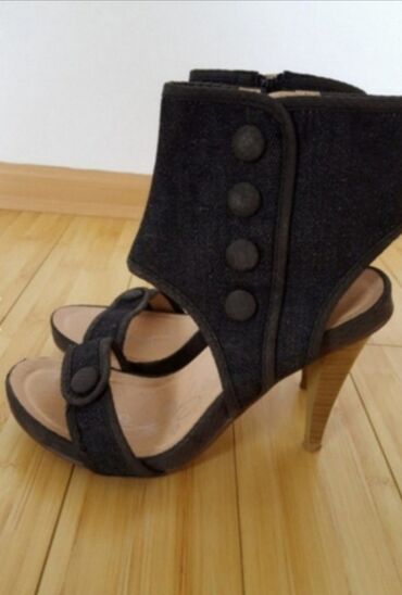 grubin nova pazova слике: Sandals, Stefano, 38