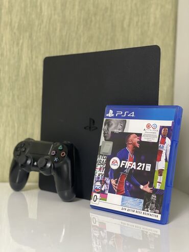 приставка плейстейшен: Продаю PlayStation 4 slim В идеальном состоянии Не шумит не клубная