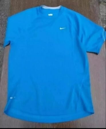 nike top: Nike sportska majica vel. M u super stanju