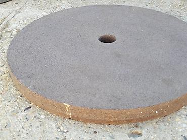 pecenjara za prasice na plin: Tocilo 560x40mm, rupa 50mm, za bocno brusenje sa rupama za — 1