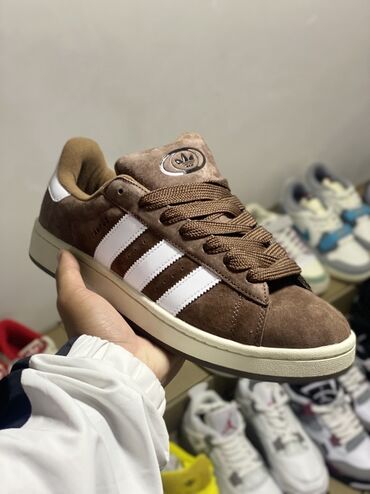 Кроссовки и спортивная обувь: Кеды Adidas Campus (оригинальная линейка Originals) - Материал верха — 6