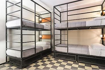 Двухъярусные кровати: Металлические двухъярусные кровати «капсульного» типа для — 6