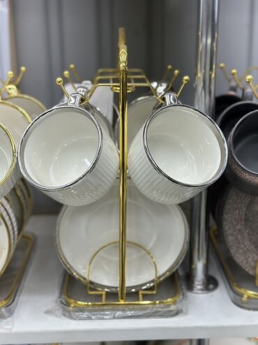 чайный сервиз на 12 персон: Набор чайных чашек с блюдцами на подставке - Состав: 6 чашек + 6