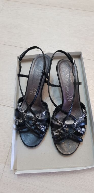 Другая женская обувь: Продам б/у изящные босоножки в отличном состоянии Piazza (Италия)