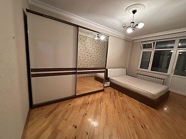 Geniş güzgülü sürgülü qapılı dolab - Dizayn: Müasir üslub, iki lalafo.az -da Geniş güzgülü sürgülü qapılı dolab - Dizayn: Müasir üslub, iki