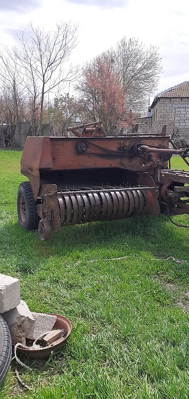 turbo az traktör: MTZ Belarus traktoru və arxa qoşulan saman yığan/pressləyən avadanlıq — 7