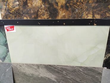heyet divar rengleri: Böyük ölçülü keramika plitə – açıq yaşıl/onyx effekti - Material