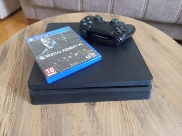 PS4 (Sony Playstation 4): PS4 Slim. Əla vəziyyətdədir. Evdə işlənib. Yaddaş 500. Üzərində Mortal