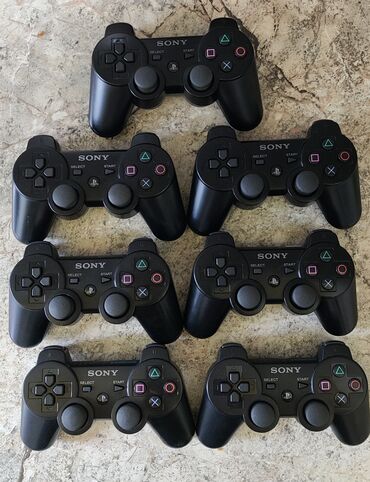 комплект музыкального оборудования: Оригинальные геймпады для Playstation 3. На первых двух фото цена по
