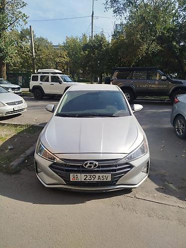 стоп соната: Hyundai Elantra: 2018 г., Седан — 4