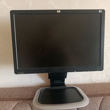 Аксессуары для ПК: HP L1945wv monitoru qara rəngli korpusa və müvafiq dayağa malikdir