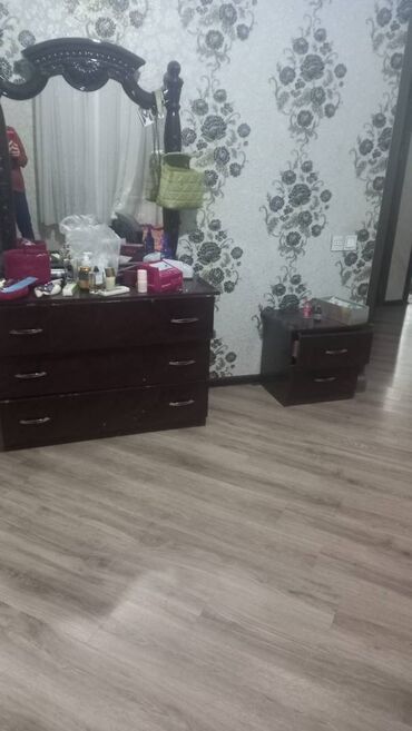 tek termo: Б/у, Трюмо, Дерево, Нет кредита, Нет доставки