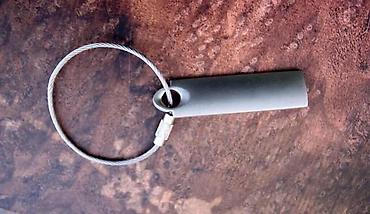 Ostali antikviteti: Metalni privesci za ključeve - Kapsch, Recom & Čuvar novčića. Cena — 6