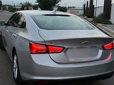 malibu spoiler: Chevrolet Malibu – gümüş rəngli, geniş və komfortlu sedan — 7