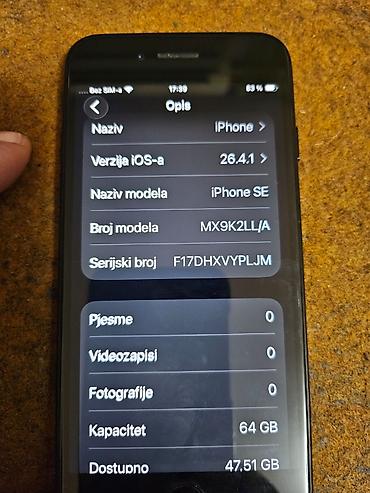 Apple iPhone: IPhone SE 2020 – 64 GB,84%Bhelta crna boja Telefon je polu ispravan — 2