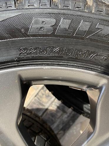 blizzak: Комплект колес Hyundai на литых дисках с зимними шинами Bridgestone — 2