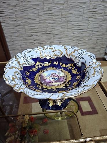 edilbay koyunu: Porseleyn ayaqlı meyvə qabı – klassik üslub,hundurluyu 15 sm,diametr — 3