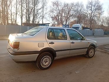 Volkswagen: Volkswagen Vento: 1993 г., 1.8 л, Механика, Седан — 14